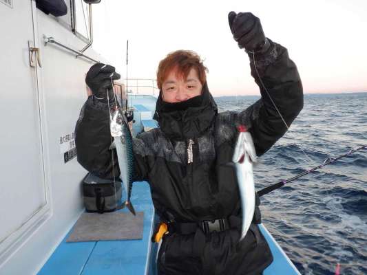 オモリを着底させると同時に喰ってきた！ &copy;釣りビジョン