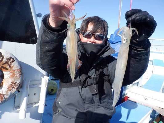 上手くタイミングが合うとオモリ着底後即乗りでダブルも！ &copy;釣りビジョン