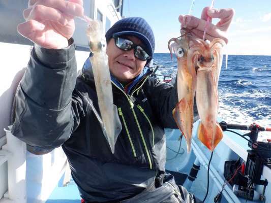 トリプル来た～！イカ釣りの醍醐味！これを待ってた！ &copy;釣りビジョン