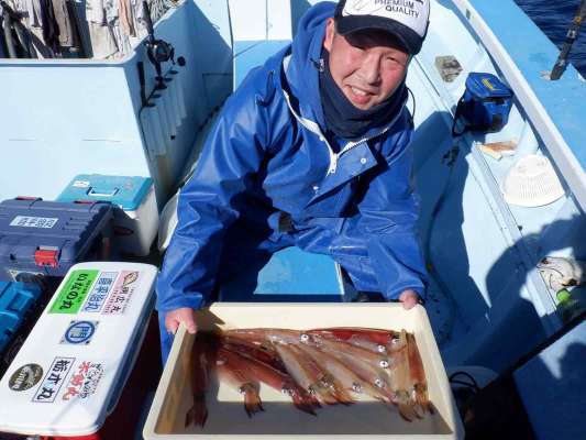 ヤリイカ15杯ゲットで竿頭！ &copy;釣りビジョン