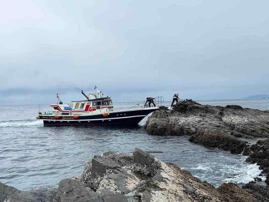 「あゆ丸」〒899-0301 宮崎県延岡市北浦町古江2492-10　TEL：090-4779-5234 &copy;釣りビジョン