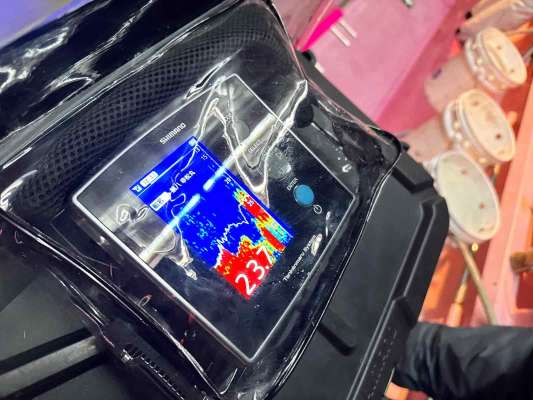 有望な反応もあるのだが…。 &copy;釣りビジョン