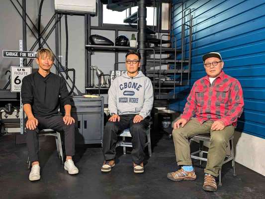 （右から）90年代からSWゲームの最前線で活躍するレジェンド・平松慶。マグロ、GT、ヒラマサなど日本各地で大型魚を狙うキャスティングマスター・佐野ヒロム。そして、予約のとれない人気遊漁船「サンライズ」のキャプテン・田代誠一郎。 &copy;釣りビジョン