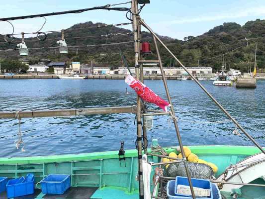 いい漁だったのか潮風を満たしてドーンと帰って来た。 &copy;釣りビジョン