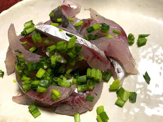 獲れたて、エッジの立ったプリプリを頂く。 &copy;釣りビジョン