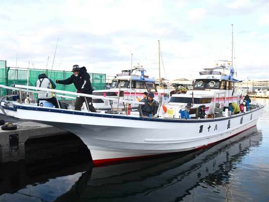 多くの人が訪れていた。 &copy;釣りビジョン