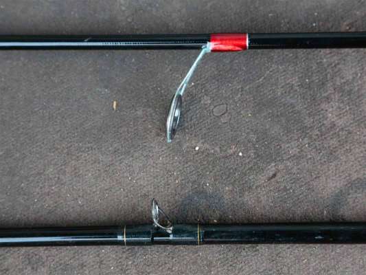 上がシロギス専用、下が汎用竿。ガイド形状が異なる。 &copy;釣りビジョン