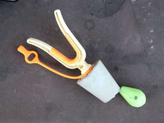 竿受けなど手返し向上アイテムも揃えるとよい。 &copy;釣りビジョン