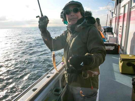 連続ヒットで順調。 &copy;釣りビジョン