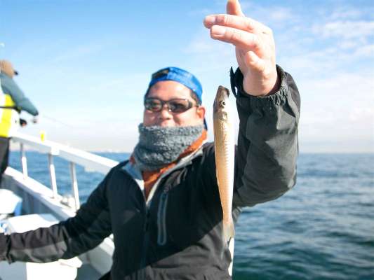 良型がヒット。 &copy;釣りビジョン