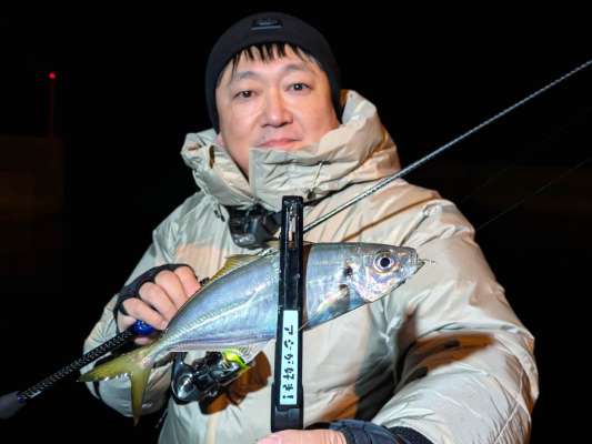 最後まで諦めなかった本岡。日頃の行いを疑ったことは胸のうちに秘めておくことに（笑）&copy;釣りビジョン
