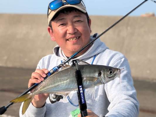 クリアブルー代表の本岡利將。無類のコーヒー好きですごく〝いい人そう〟であるが、ロケ運だけで見ると、実は日頃の行いはどうなのか？という疑惑が（笑）&copy;釣りビジョン