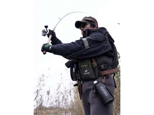 本波は、川が結氷する間際が大型と遭遇する最大のチャンスだと言う。今回は、晩秋の道北河川を舞台に4泊5日の日程でロケをした。 &copy;釣りビジョン