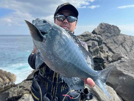 大山さん40cmオーバーの湧きグレGet！ &copy;釣りビジョン