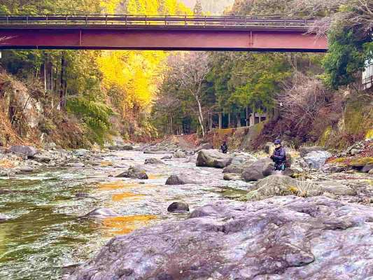 陽が差すとチェイスは減ったが、強い流れの中から突発アタックも！ &copy;釣りビジョン