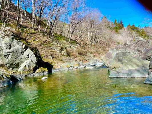 相方は上流へ！小春橋まで遡行もこちらも苦戦中！。 &copy;釣りビジョン