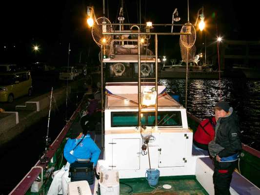 午前5時出船。 &copy;釣りビジョン