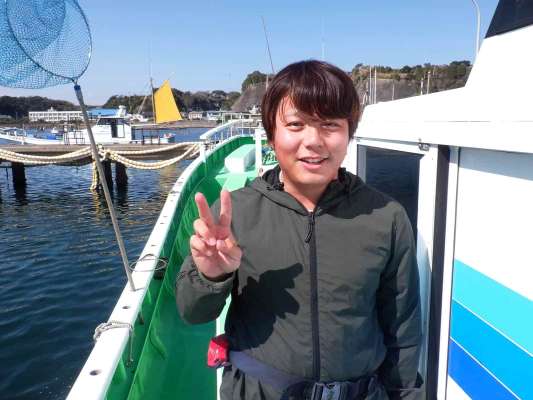 内に秘めた熱い思いで釣らせる！『第二十三あまさけや丸』鈴木涼太船長。 &copy;釣りビジョン