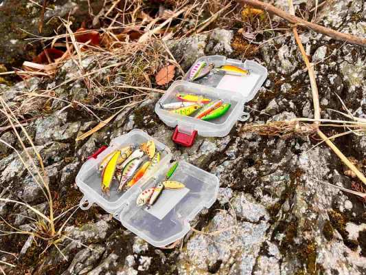 ルアーチェンジを繰り返し答えを探っていく！ &copy;釣りビジョン