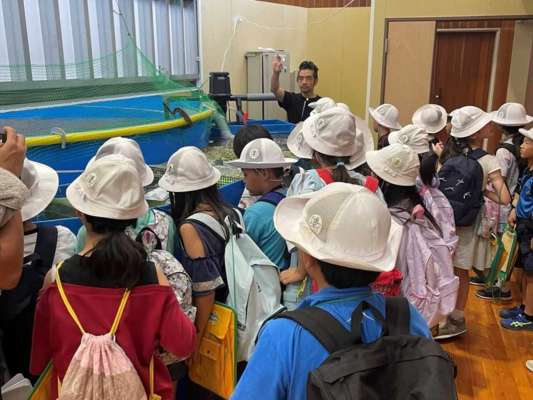 兵庫教育大学付属小学校4年生の座学の様子。