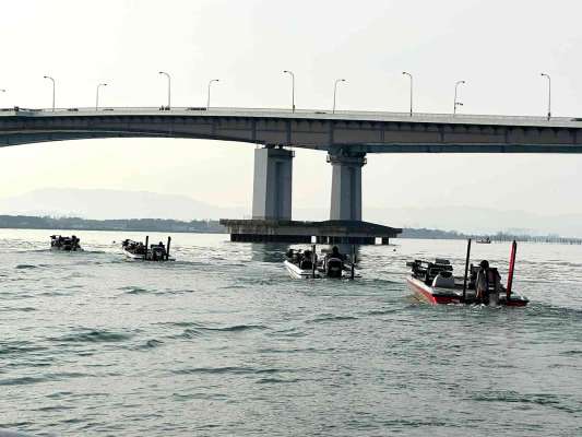 7時30分、リブレをスタート！ このあと目当てのポイントまでかっ飛ばした。 &copy;望月俊典