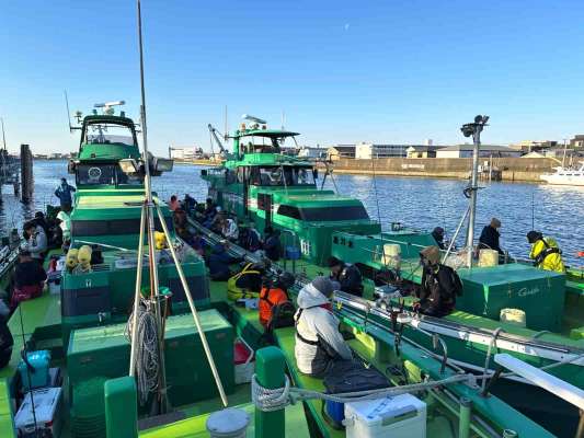 2艘出しの場合、2艘目の釣座は受付番号順に選択。 &copy;釣りビジョン