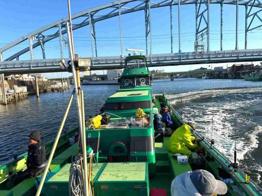 準備が整い次第、出船となる。 &copy;釣りビジョン