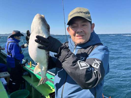 1投目から本命が次々と上がる好ムード。 &copy;釣りビジョン