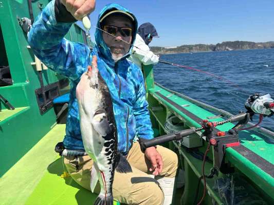 釣る人は食いの立つ時合いを逃さない。 &copy;釣りビジョン