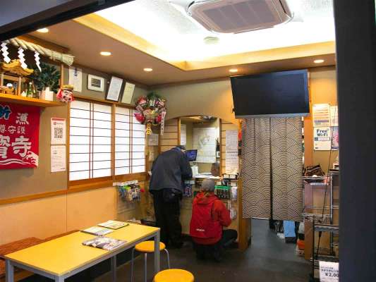 店内で受付。仕掛けなども販売されているので安心。 &copy;釣りビジョン