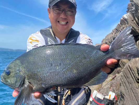当日最大となった42.5センチの口太。まだ白子を吹いていた。 &copy;釣りビジョン
