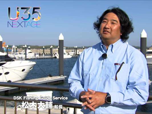 山口県岩国市で遊漁船の船長を務め、伊勢と共同で岩国沖の大会運営をおこなった松木大輔氏。「これまでフラットフィッシュゲームとしてメインで釣ることはあまりなかった。でも、ゲーム性の高さとルアーでの打ち手の多さを発信できたことでフラットフィッシュ便に繋げることができた。ゲストからメインターゲットに替わっていったという流れはありますね。」これからのブームに期待を寄せている。&copy;釣りビジョン