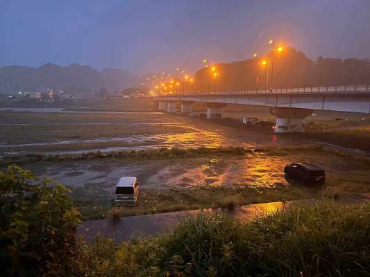 大会の朝は冷たい雨が。 &copy;釣りビジョン