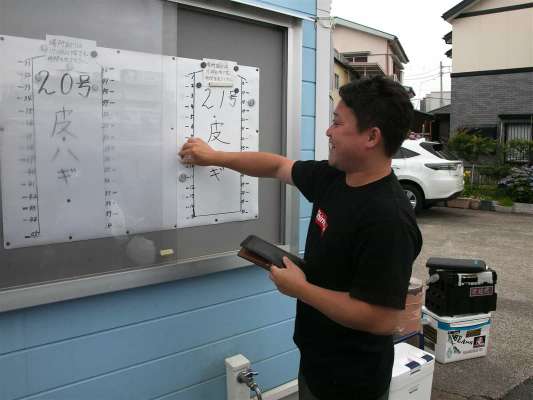 到着後は釣り座を確保。 &copy;釣りビジョン