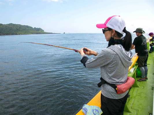 和竿を使う女性アングラーも増加中。 &copy;釣りビジョン