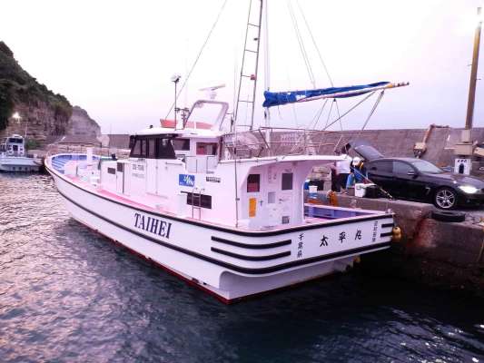駐車場から見た『太平丸』。清掃が行き届いた船体。 &copy;釣りビジョン