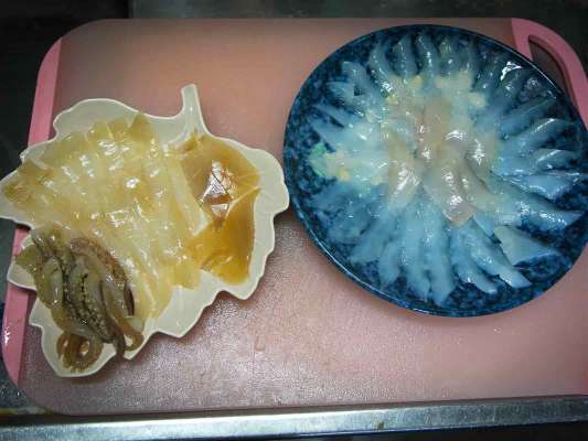 お手軽なイカ料理、沖漬けと刺身。 &copy;釣りビジョン