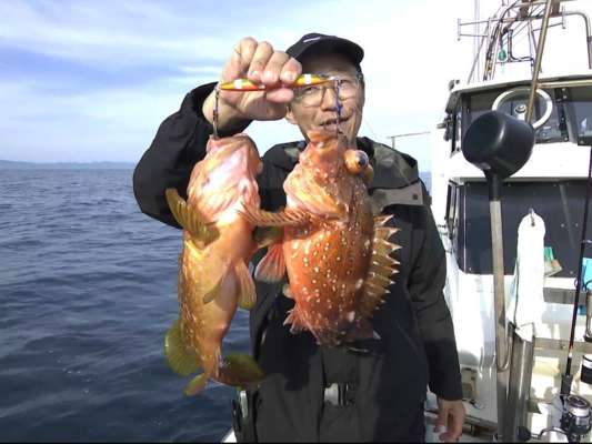 まさかの1つのジグにダブルヒット！ &copy;釣りビジョン