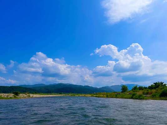雄大と言う言葉が似合う清流・庄川。 &copy;釣りビジョン