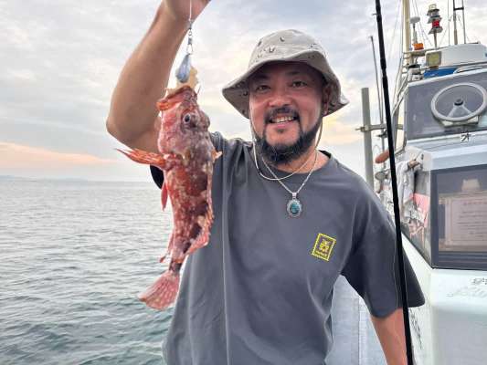 お隣にもカサゴ、しかもナイスサイズ！ &copy;釣りビジョン