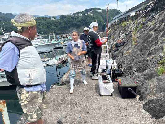 女将がお土産にお手製イカの塩辛をくれた。 &copy;釣りビジョン