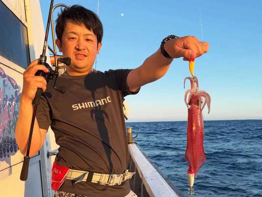 1投目から早速当たりを捉えた！ &copy;釣りビジョン