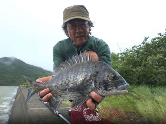 釣り方を変えるだけで様々なターゲットに出会える！ &copy;釣りビジョン