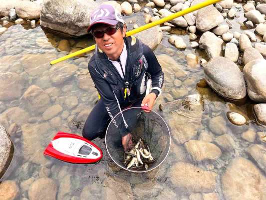 地元名手の彼は終始丁寧な釣りで確実に釣果を伸ばしていった。 &copy;釣りビジョン