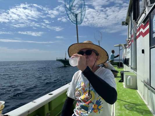 積極的に水分補給をして熱中症対策を！ &copy;釣りビジョン