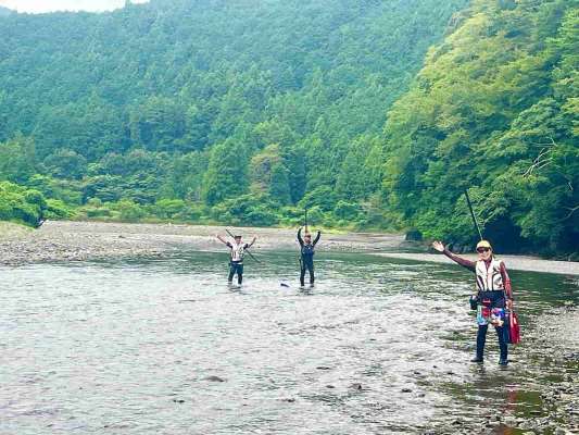 午後は本流方面を目指しみんなで冒険！ &copy;釣りビジョン