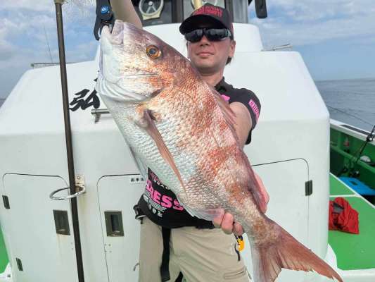 3.2kgを頭に6尾を釣り上げ、見事竿頭！ &copy;釣りビジョン