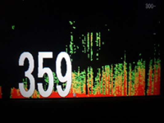 水深は360mから深くなっていく