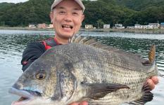 青森県：陸奥湾・夏泊半島 思いもよらぬ“年なし”！！ 夏の終わりにクロダイ釣りを満喫！