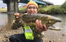 日本で楽しむサーモンフィッシング！　新潟県・五十嵐川で初めてのサケを仕留めた！